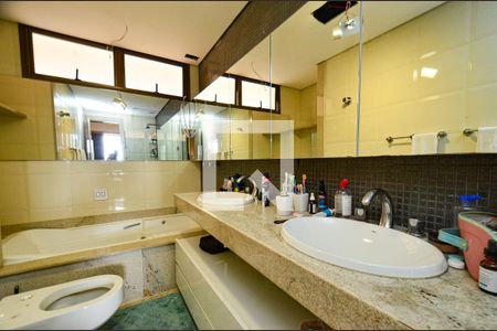 Apartamento à venda com 420m², 4 quartos e 5 vagasBanheiro suite