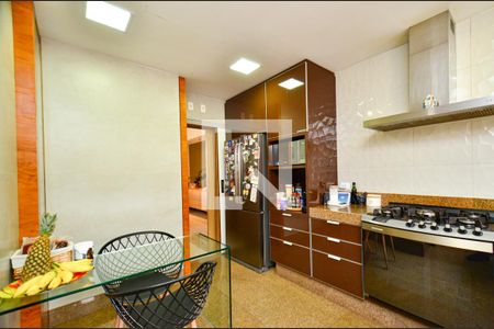 Apartamento à venda com 420m², 4 quartos e 5 vagasCozinha