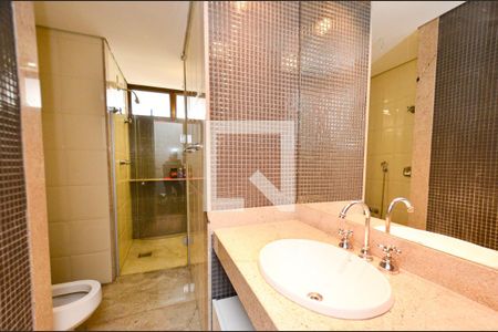 Apartamento à venda com 420m², 4 quartos e 5 vagasBanheiro social