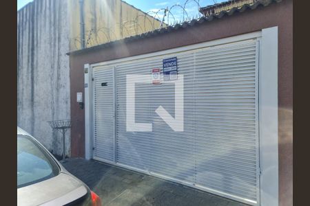 Casa à venda com 126m², 3 quartos e 3 vagas Casa à venda com 126m², 3 quartos e 3 vagasFachada