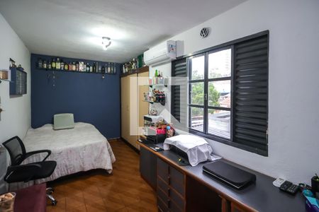 Casa à venda com 190m², 5 quartos e 4 vagasCasa 2: Quarto 4