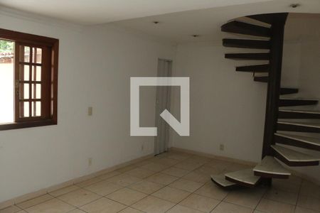 Sala de casa para alugar com 3 quartos, 132m² em Guarani, Rio de Janeiro