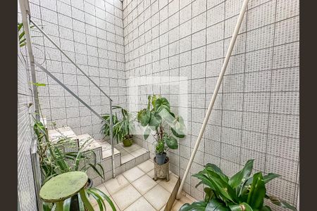 Apartamento à venda com 80m², 3 quartos e sem vagaEscada