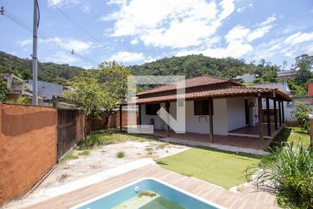 Casa de condomínio para alugar com 360m², 2 quartos e 3 vagasFachada