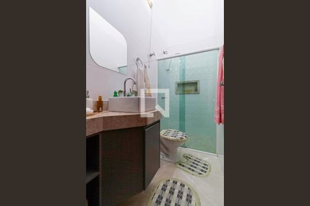 Casa à venda com 126m², 3 quartos e 2 vagas Casa à venda com 126m², 3 quartos e 2 vagasBanheiro social