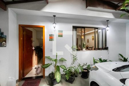 Casa à venda com 126m², 3 quartos e 2 vagas Casa à venda com 126m², 3 quartos e 2 vagasFachada