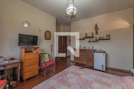 Casa à venda com 363m², 5 quartos e 4 vagas Casa à venda com 363m², 5 quartos e 4 vagasSuíte