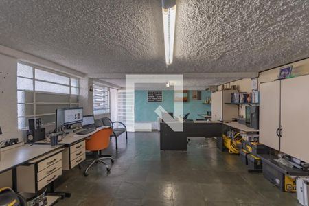 Casa à venda com 363m², 5 quartos e 4 vagas Casa à venda com 363m², 5 quartos e 4 vagasEdícula - Escritório