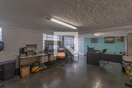 Casa à venda com 363m², 5 quartos e 4 vagas Casa à venda com 363m², 5 quartos e 4 vagasEdícula - Escritório