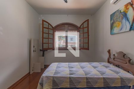 Casa à venda com 363m², 5 quartos e 4 vagas Casa à venda com 363m², 5 quartos e 4 vagasQuarto 4