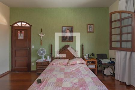 Casa à venda com 363m², 5 quartos e 4 vagas Casa à venda com 363m², 5 quartos e 4 vagasSuíte