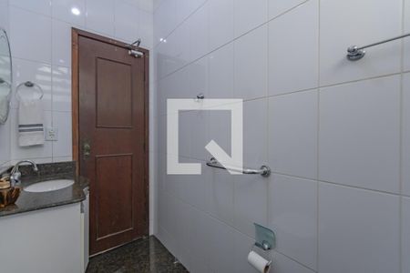 Casa à venda com 363m², 5 quartos e 4 vagas Casa à venda com 363m², 5 quartos e 4 vagasBanheiro Social 2