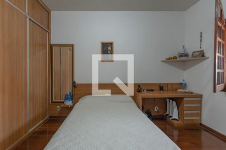 Casa à venda com 363m², 5 quartos e 4 vagas Casa à venda com 363m², 5 quartos e 4 vagasQuarto 2