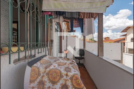 Casa à venda com 363m², 5 quartos e 4 vagas Casa à venda com 363m², 5 quartos e 4 vagasLavanderia