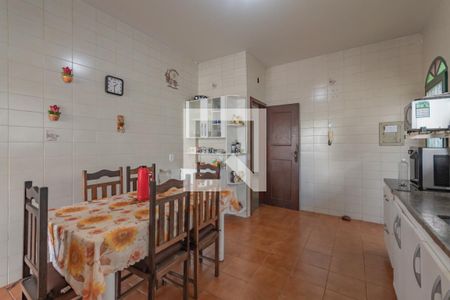 Casa à venda com 363m², 5 quartos e 4 vagas Casa à venda com 363m², 5 quartos e 4 vagasCozinha