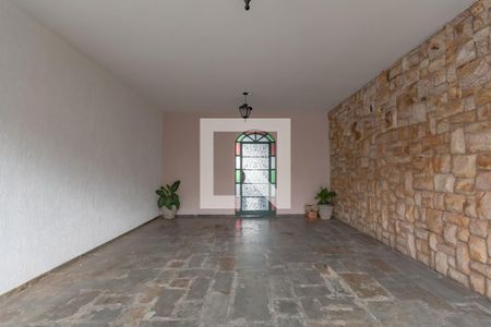 Casa à venda com 363m², 5 quartos e 4 vagas Casa à venda com 363m², 5 quartos e 4 vagasEntrada - Garagem