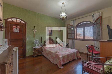 Casa à venda com 363m², 5 quartos e 4 vagas Casa à venda com 363m², 5 quartos e 4 vagasSuíte