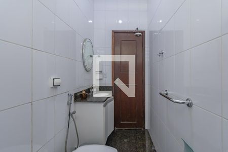Casa à venda com 363m², 5 quartos e 4 vagas Casa à venda com 363m², 5 quartos e 4 vagasBanheiro Social 2