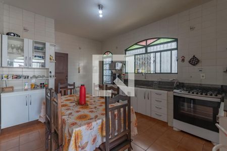 Casa à venda com 363m², 5 quartos e 4 vagas Casa à venda com 363m², 5 quartos e 4 vagasCozinha