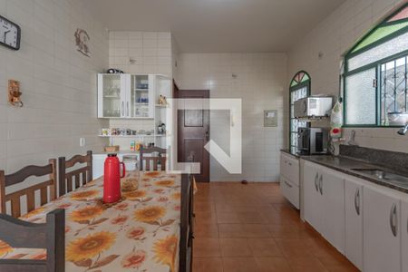 Casa à venda com 363m², 5 quartos e 4 vagas Casa à venda com 363m², 5 quartos e 4 vagasCozinha