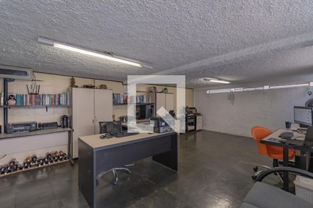 Casa à venda com 363m², 5 quartos e 4 vagas Casa à venda com 363m², 5 quartos e 4 vagasEdícula - Escritório