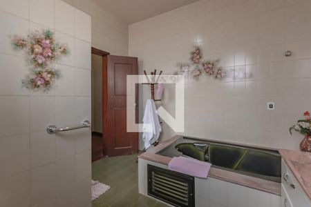 Casa à venda com 363m², 5 quartos e 4 vagas Casa à venda com 363m², 5 quartos e 4 vagasBanheiro Suíte