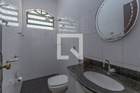 Casa à venda com 363m², 5 quartos e 4 vagas Casa à venda com 363m², 5 quartos e 4 vagasBanheiro Social 2