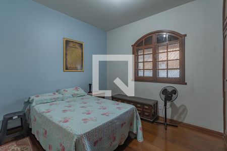 Casa à venda com 363m², 5 quartos e 4 vagas Casa à venda com 363m², 5 quartos e 4 vagasQuarto 3