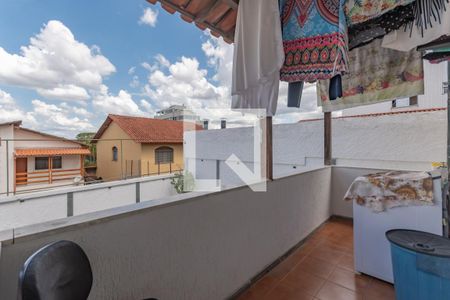 Casa à venda com 363m², 5 quartos e 4 vagas Casa à venda com 363m², 5 quartos e 4 vagasLavanderia