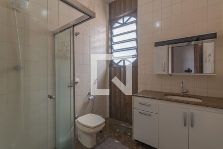 Casa à venda com 363m², 5 quartos e 4 vagas Casa à venda com 363m², 5 quartos e 4 vagasBanheiro Social