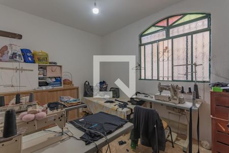 Casa à venda com 363m², 5 quartos e 4 vagas Casa à venda com 363m², 5 quartos e 4 vagasQuarto 1