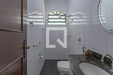 Casa à venda com 363m², 5 quartos e 4 vagas Casa à venda com 363m², 5 quartos e 4 vagasBanheiro Social 2