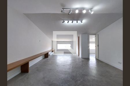 Casa à venda com 185m², 3 quartos e 2 vagasSótão