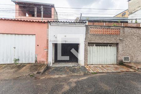 Casa à venda com 215m², 5 quartos e 3 vagasFachada