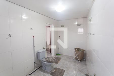Casa à venda com 215m², 5 quartos e 3 vagasBanheiro da Suíte 2 no 2° Pavimento