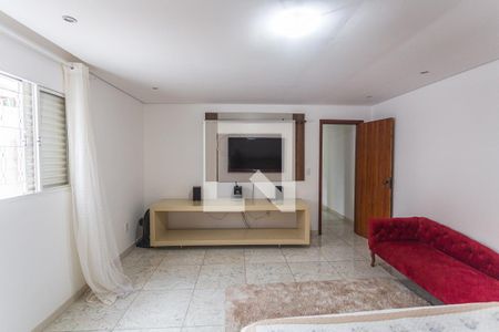 Casa à venda com 215m², 5 quartos e 3 vagasSuíte 2 no 2° Pavimento