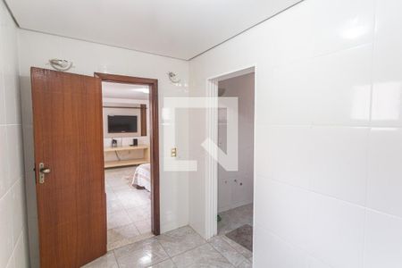 Casa à venda com 215m², 5 quartos e 3 vagasCloset da Suíte 2 no 2° Pavimento