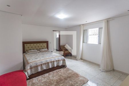 Casa à venda com 215m², 5 quartos e 3 vagasSuíte 2 no 2° Pavimento