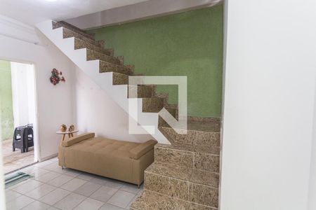 Casa à venda com 215m², 5 quartos e 3 vagasEscada de Acesso ao 2° Pavimento