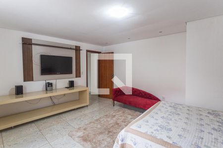 Casa à venda com 215m², 5 quartos e 3 vagasSuíte 2 no 2° Pavimento