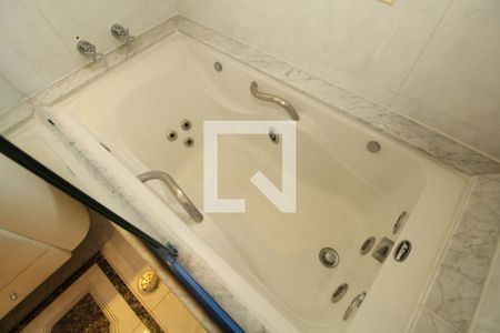 Apartamento à venda com 142m², 3 quartos e 2 vagasBanheiro suíte 