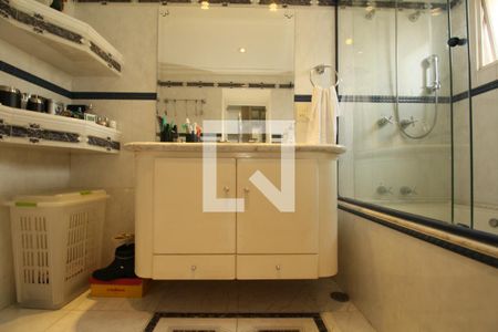 Apartamento à venda com 142m², 3 quartos e 2 vagasBanheiro suíte 