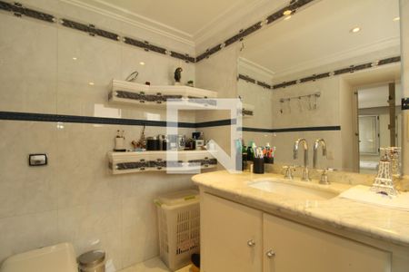 Apartamento à venda com 142m², 3 quartos e 2 vagasBanheiro suíte 