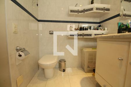 Apartamento à venda com 142m², 3 quartos e 2 vagasBanheiro suíte 