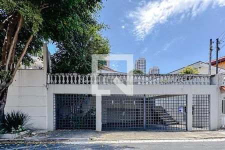 Casa para alugar com 240m², 2 quartos e 2 vagasFachada