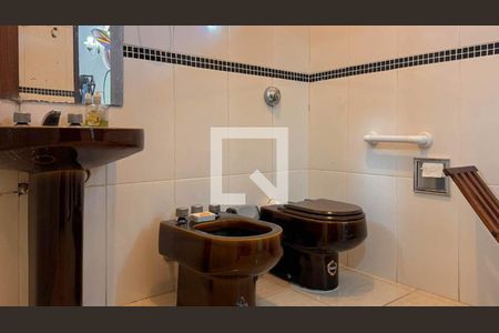 Casa à venda com 225m², 3 quartos e 3 vagasBanheiro 1