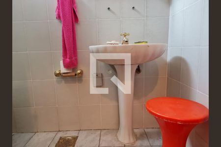 Casa para alugar com 360m², 4 quartos e 5 vagasBanheiro Social