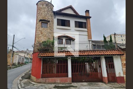 Casa para alugar com 360m², 4 quartos e 5 vagasFachada