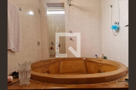 Casa para alugar com 360m², 4 quartos e 5 vagasBanheiro da Suíte