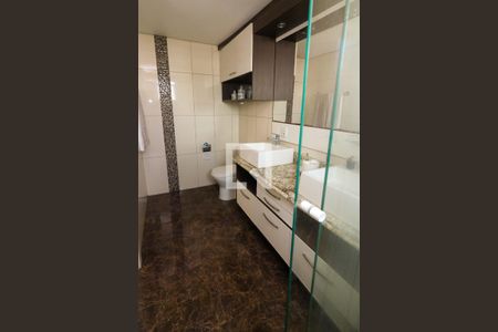 Casa à venda com 336m², 4 quartos e 4 vagasBanheiro da Suíte 1